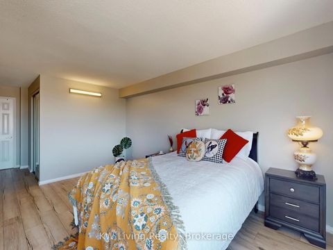 Photo 15 at 909 - 309 Major Mackenzie Drive, Harding, Richmond Hill