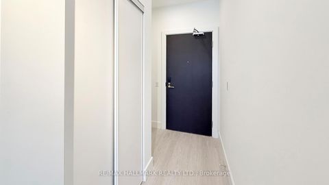 Photo 2 at 708 - 6 Greenbriar Road, Bayview Village, Toronto