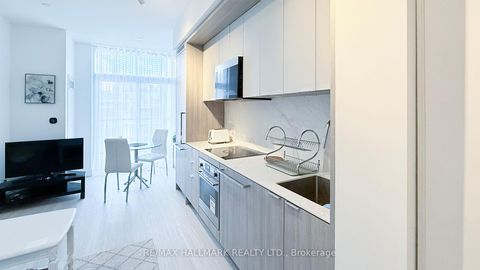 Photo 3 at 708 - 6 Greenbriar Road, Bayview Village, Toronto