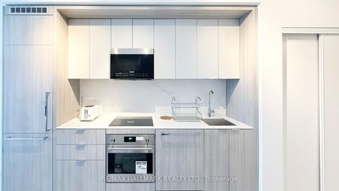 Photo 4 at 708 - 6 Greenbriar Road, Bayview Village, Toronto