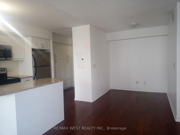 Photo 10 at 522 - 27 Rean Drive, Bayview Village, Toronto