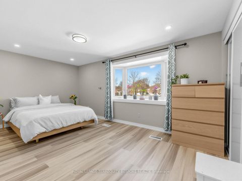 Photo 4 at 613 Foxrun Court, Pinecrest, Oshawa