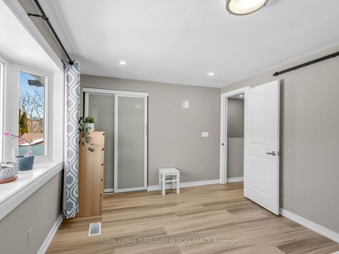 Photo 6 at 613 Foxrun Court, Pinecrest, Oshawa