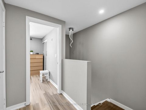 Photo 7 at 613 Foxrun Court, Pinecrest, Oshawa