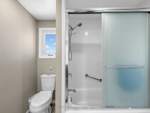 Photo 9 at 613 Foxrun Court, Pinecrest, Oshawa