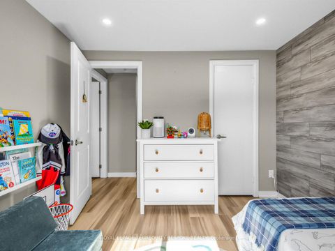 Photo 12 at 613 Foxrun Court, Pinecrest, Oshawa