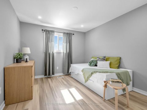 Photo 13 at 613 Foxrun Court, Pinecrest, Oshawa