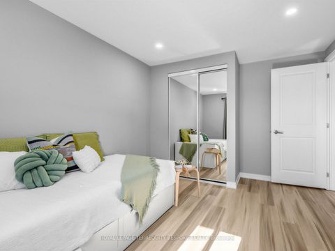 Photo 14 at 613 Foxrun Court, Pinecrest, Oshawa