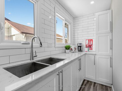 Photo 16 at 613 Foxrun Court, Pinecrest, Oshawa