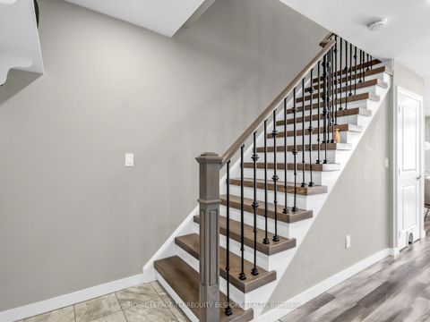 Photo 17 at 613 Foxrun Court, Pinecrest, Oshawa