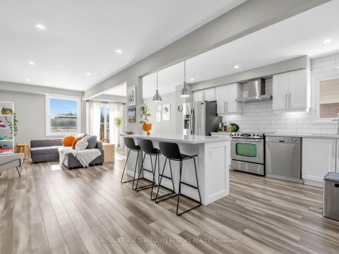 Photo 18 at 613 Foxrun Court, Pinecrest, Oshawa