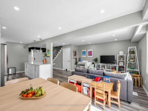 Photo 21 at 613 Foxrun Court, Pinecrest, Oshawa