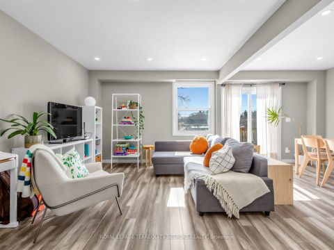 Photo 24 at 613 Foxrun Court, Pinecrest, Oshawa