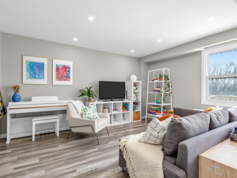 Photo 26 at 613 Foxrun Court, Pinecrest, Oshawa