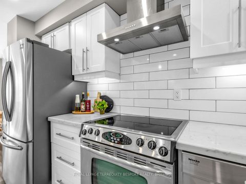 Photo 27 at 613 Foxrun Court, Pinecrest, Oshawa