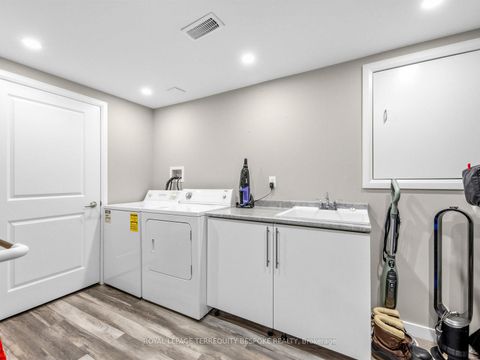 Photo 28 at 613 Foxrun Court, Pinecrest, Oshawa