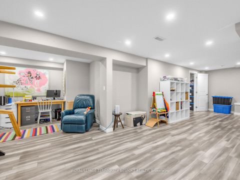 Photo 30 at 613 Foxrun Court, Pinecrest, Oshawa