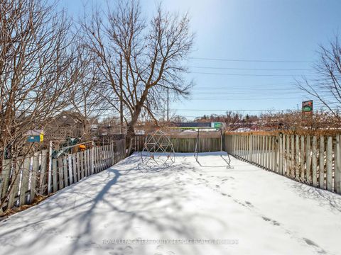 Photo 33 at 613 Foxrun Court, Pinecrest, Oshawa