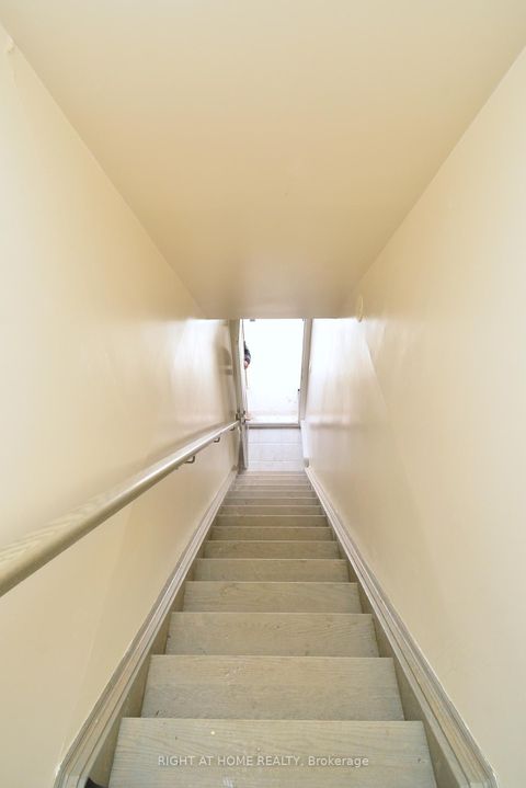 Photo 5 at 8 - 12860 YONGE Street, Oak Ridges, Richmond Hill