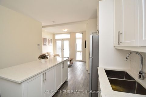 Photo 14 at 8 - 12860 YONGE Street, Oak Ridges, Richmond Hill