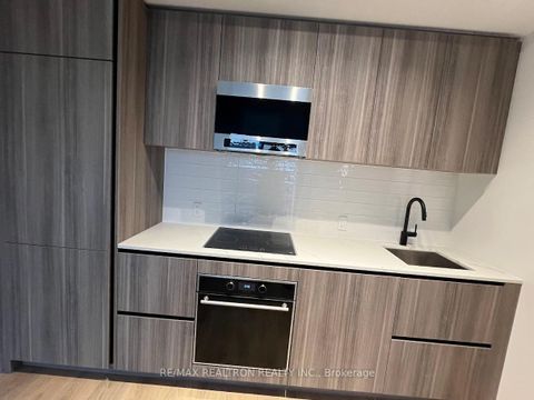 Photo 11 at 1709 - 117 Broadway Avenue, Mount Pleasant West, Toronto