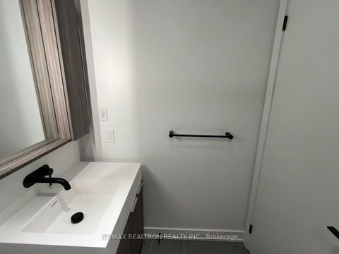 Photo 17 at 1709 - 117 Broadway Avenue, Mount Pleasant West, Toronto