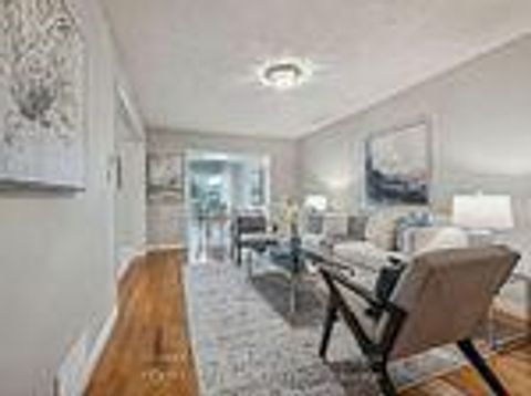 Photo 11 at 214 B0RROWS ST Street W, Lakeview Estates, Vaughan