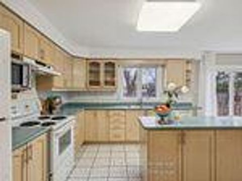 Photo 12 at 214 B0RROWS ST Street W, Lakeview Estates, Vaughan