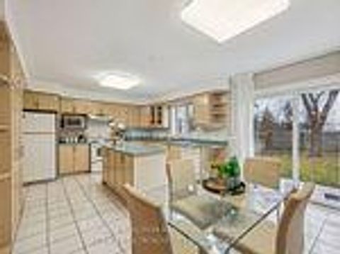 Photo 13 at 214 B0RROWS ST Street W, Lakeview Estates, Vaughan