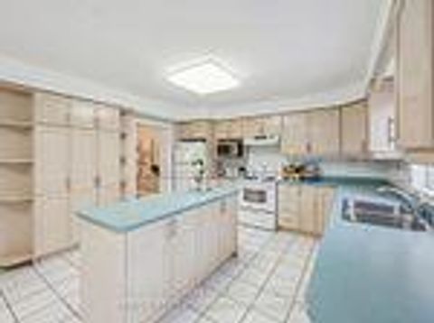 Photo 17 at 214 B0RROWS ST Street W, Lakeview Estates, Vaughan