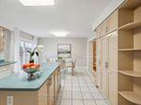 Photo 18 at 214 B0RROWS ST Street W, Lakeview Estates, Vaughan