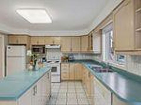 Photo 21 at 214 B0RROWS ST Street W, Lakeview Estates, Vaughan