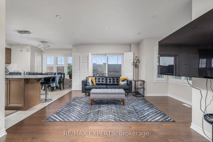 Photo 9 at 56 Donlamont Circle, Northwest Brampton, Brampton