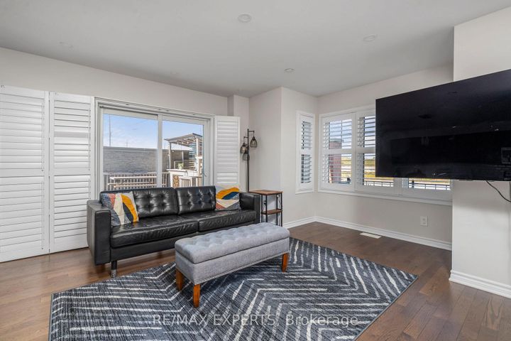 Photo 10 at 56 Donlamont Circle, Northwest Brampton, Brampton