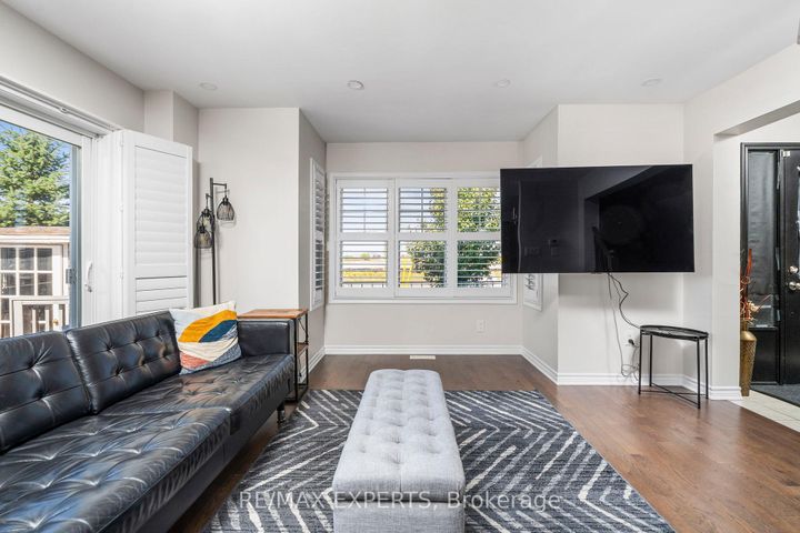 Photo 11 at 56 Donlamont Circle, Northwest Brampton, Brampton