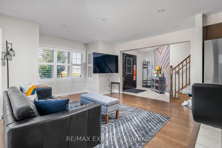 Photo 12 at 56 Donlamont Circle, Northwest Brampton, Brampton