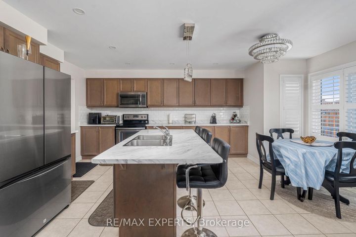 Photo 14 at 56 Donlamont Circle, Northwest Brampton, Brampton