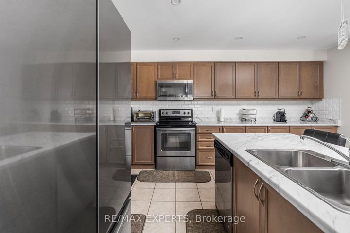 Photo 15 at 56 Donlamont Circle, Northwest Brampton, Brampton