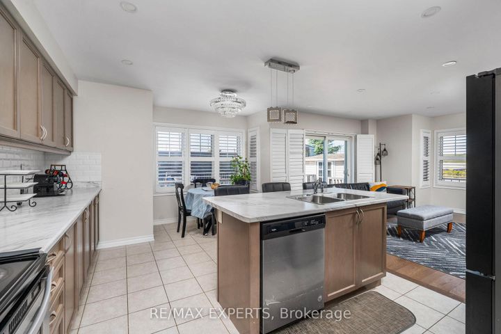 Photo 16 at 56 Donlamont Circle, Northwest Brampton, Brampton