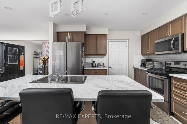 Photo 17 at 56 Donlamont Circle, Northwest Brampton, Brampton