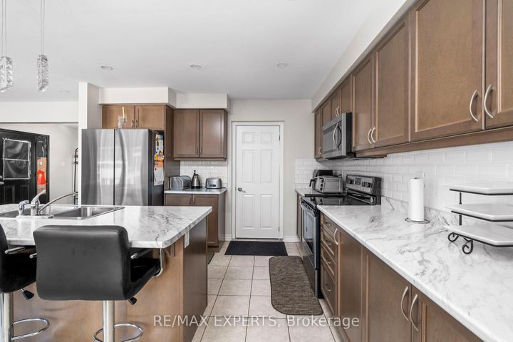Photo 19 at 56 Donlamont Circle, Northwest Brampton, Brampton