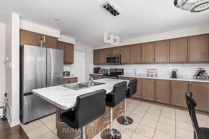 Photo 20 at 56 Donlamont Circle, Northwest Brampton, Brampton