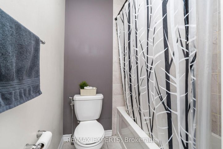 Photo 32 at 56 Donlamont Circle, Northwest Brampton, Brampton