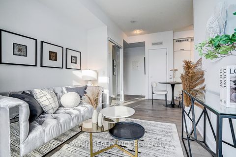 Photo 11 at 619 - 60 Honeycrisp Crescent, Vaughan Corporate Centre, Vaughan