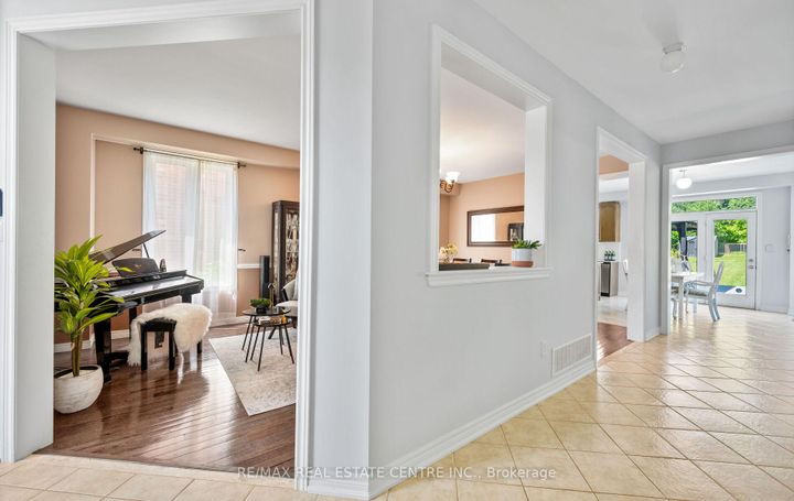 Photo 7 at 105 Olivia Marie Road, Bram West, Brampton