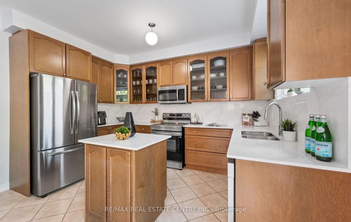 Photo 11 at 105 Olivia Marie Road, Bram West, Brampton