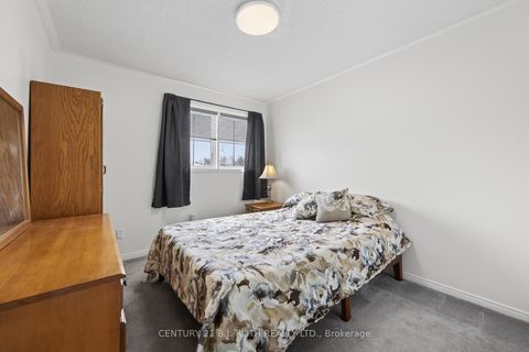 Photo 16 at 400 Cundles Road W, Northwest, Barrie