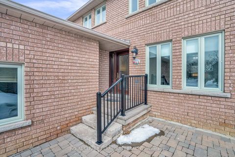 Photo 1 at 55 Grampian Avenue, Maple, Vaughan