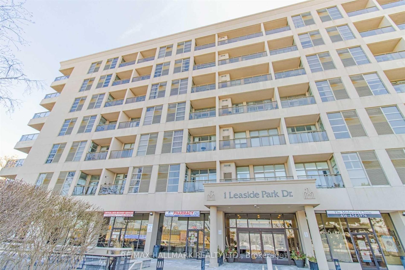 724 - 1 Leaside Park Drive, Thorncliffe Park, Toronto photo number 2