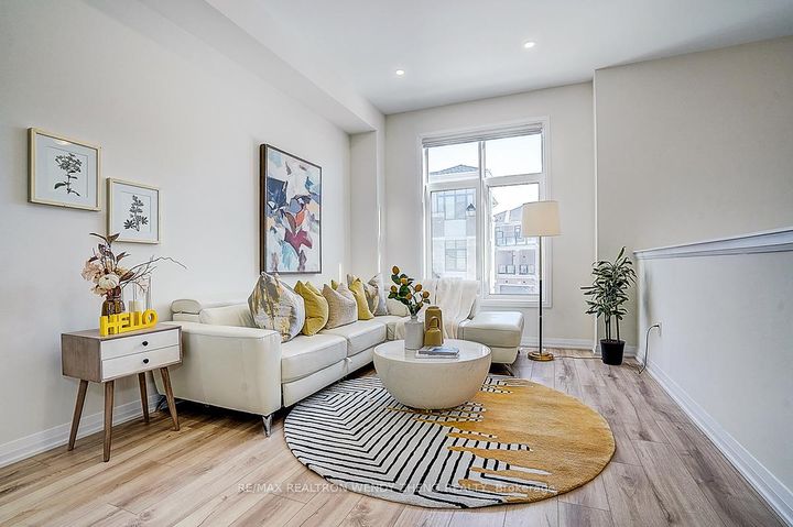 Photo 3 at 14 Kahshe Lane, Rural Richmond Hill, Richmond Hill